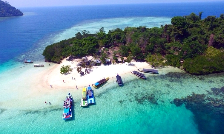 Belitung: 10 Destinasi Wisata Populer yang Wajib Dikunjungi