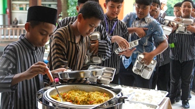BEM Malang Raya Pasang Pos Logistik MBG di DPRD Malang