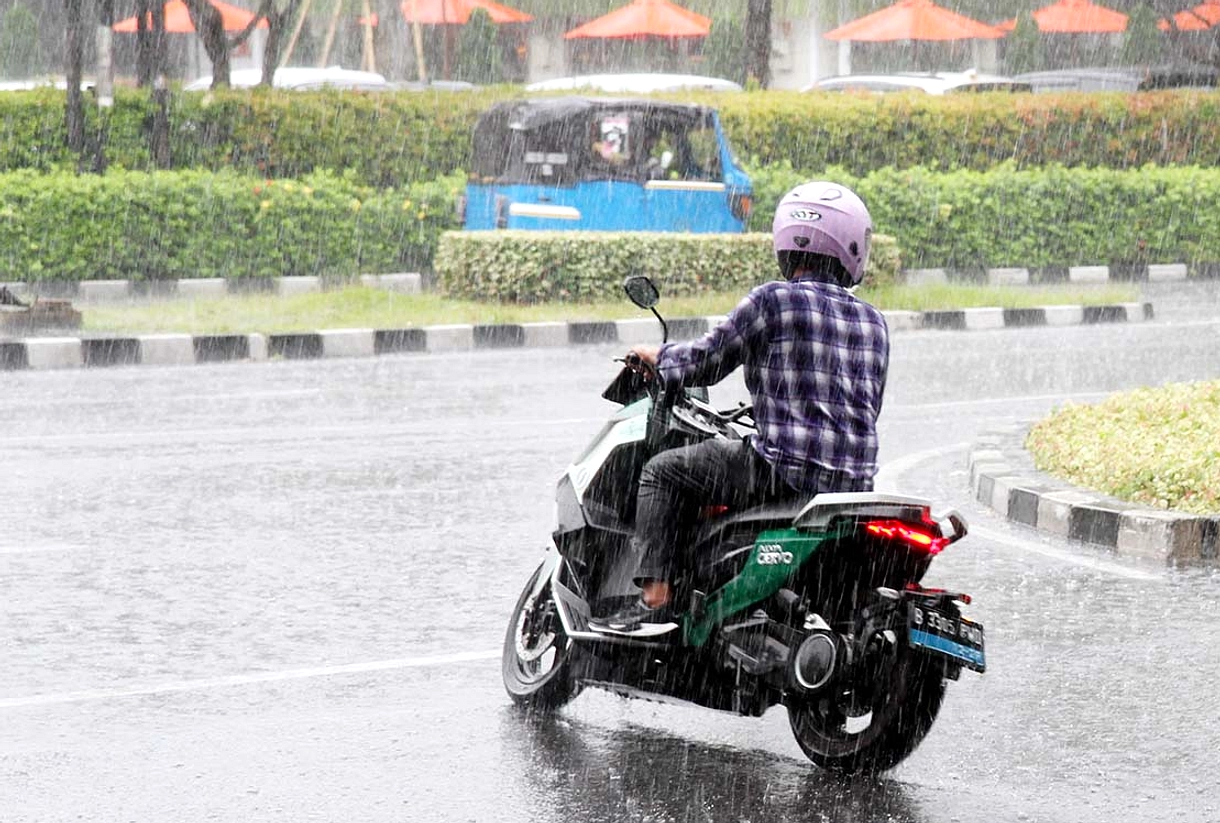 BMKG: Jawa Tengah Diprediksi Hujan Ringan hingga Sedang 07/04