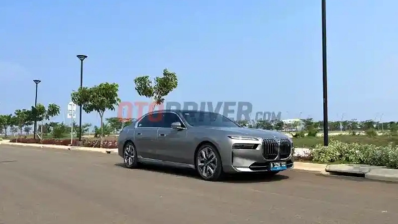 BMW Luncurkan Sedan Listrik i3, Model Pertama Neue Klasse