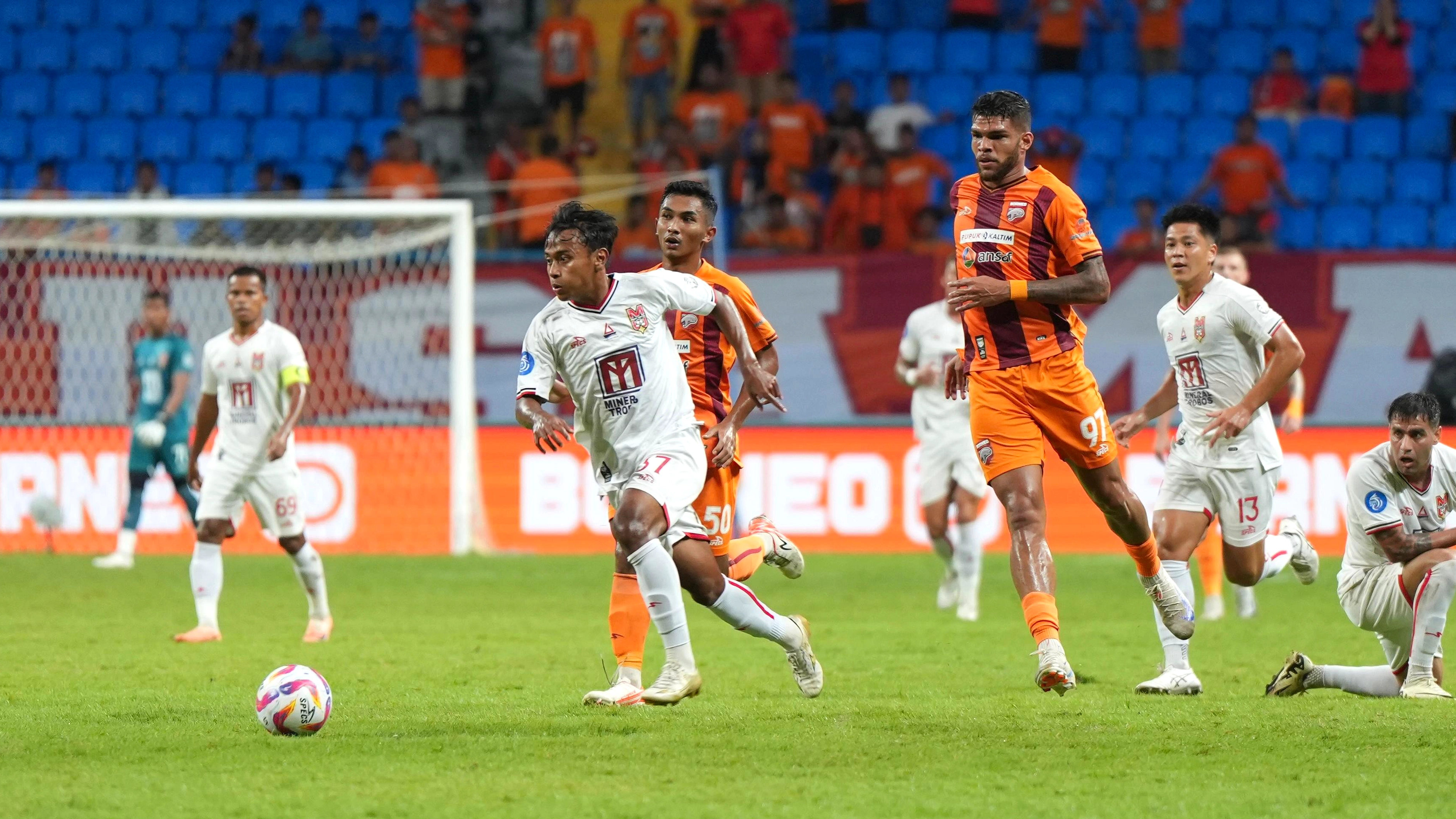 Borneo FC 5-1 PSBS Biak, Madura United 2-1 Persik Kediri