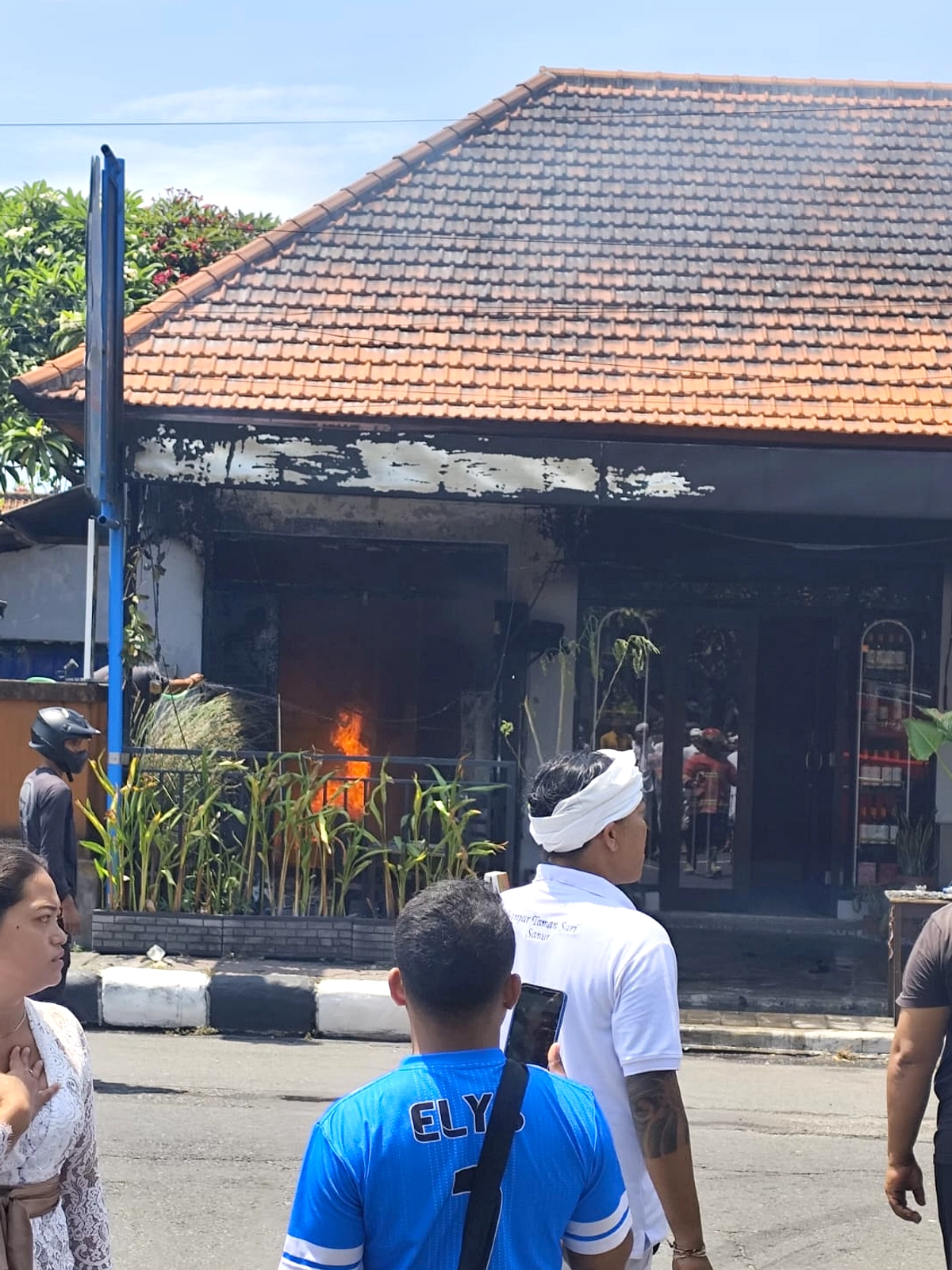 Bos Robbak Bon Utang Karyawan, Restoran Malah Makin Laris
