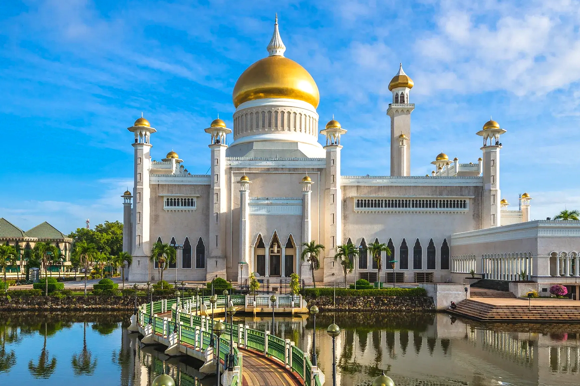 Brunei Rombak Kabinet, Dua Putra Sultan Jadi Menteri Utama