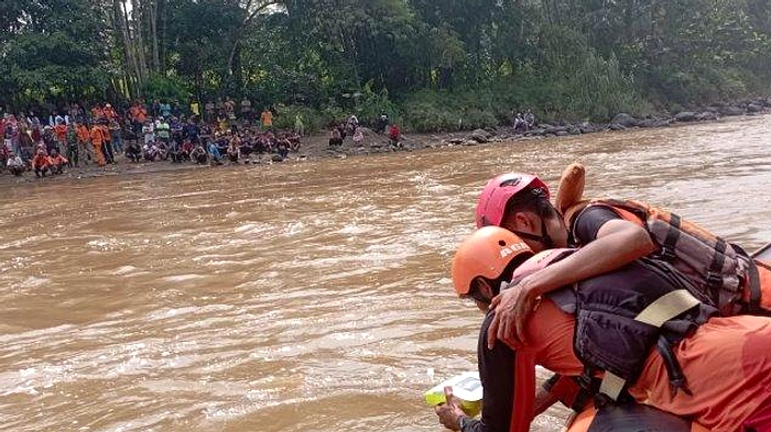 Buaya Kecil Terekam di Sungai Cimandiri, Sukabumi