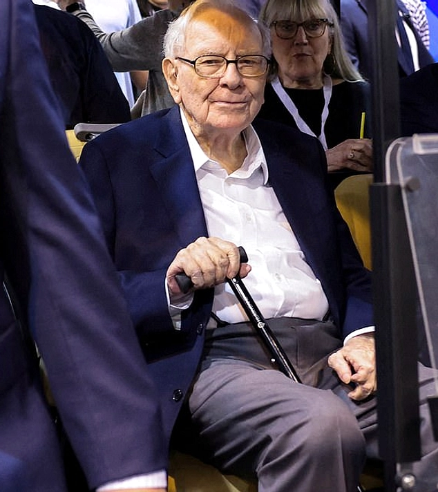 Buffett Lepas Kursi Chairman, Howard Gantikan