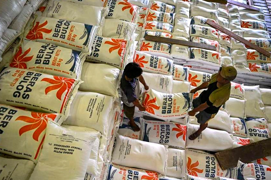 Bulog Kirim Bantuan Beras dan Minyak ke Korban Gempa NTT