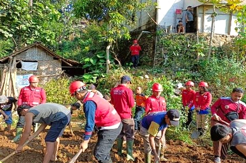 Bupati Marhaen Tinjau Longsor Kedungdowo, Cari Solusi