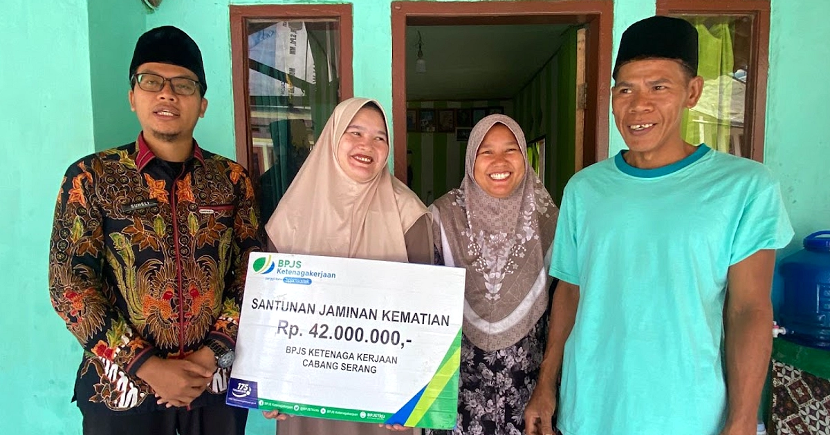 Bupati Subandi Serahkan BPJS Rp47,3 Juta ke Keluarga Almarhum