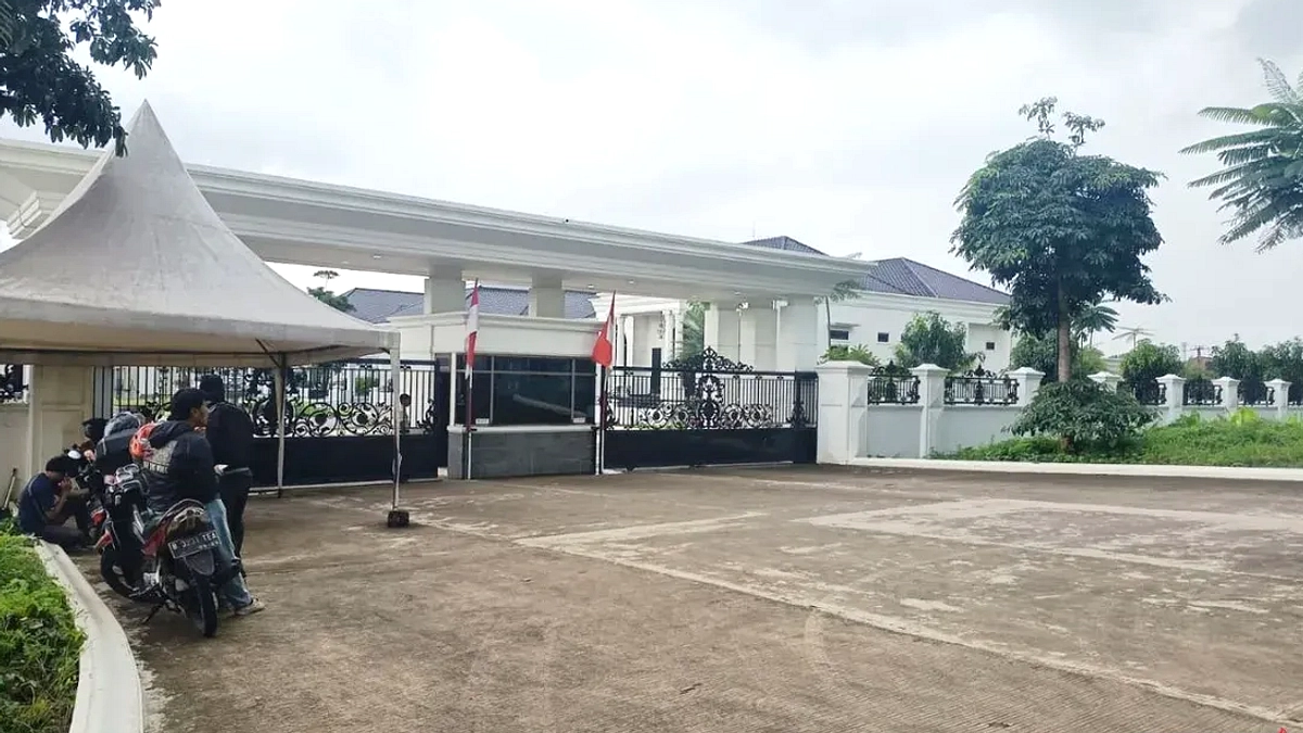 Bupati Sukoharjo Diciduk KPK, Suasana Kantor Lengang