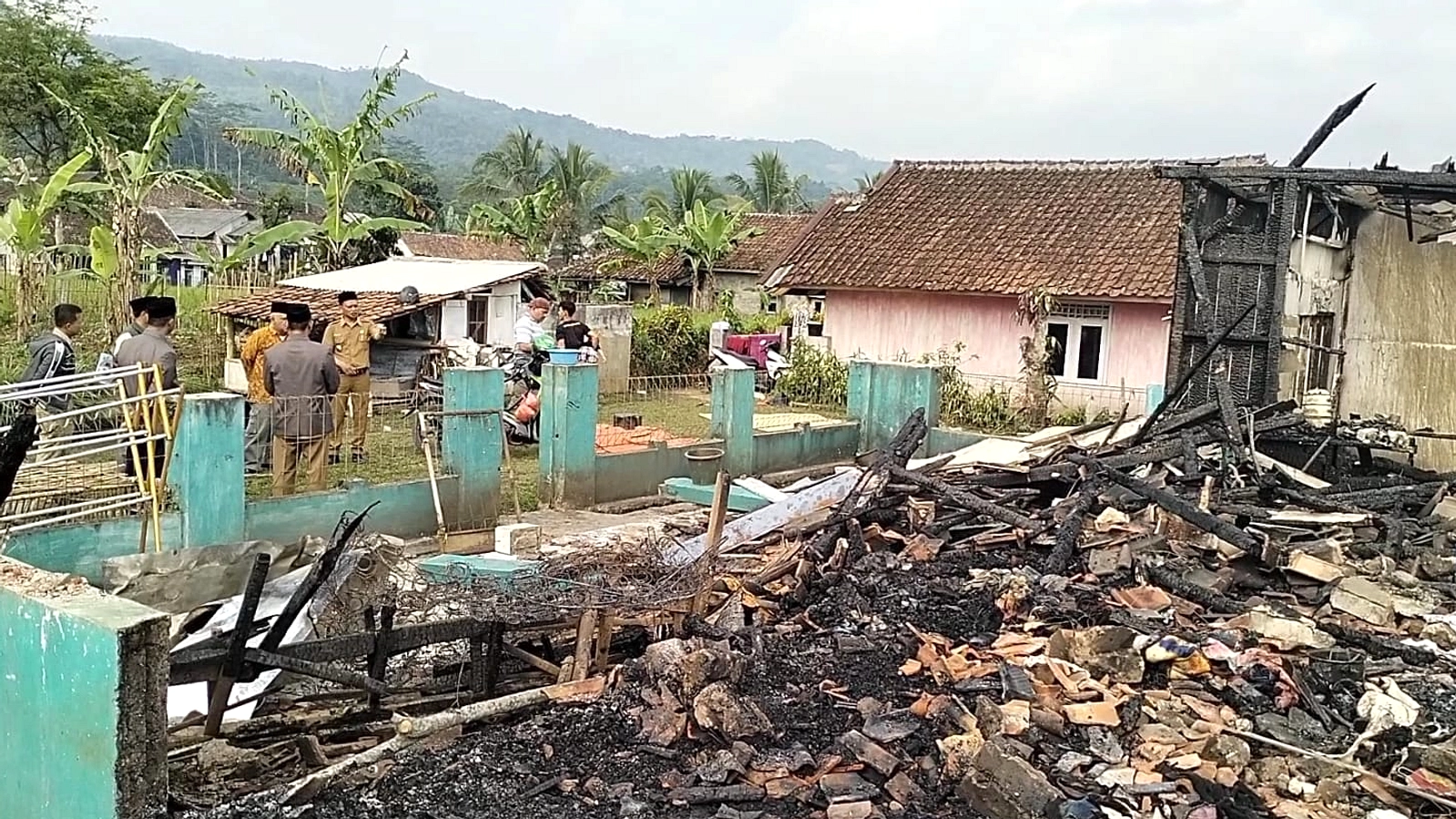 Bupati Turun Langsung ke Lokasi Kebakaran di Palabuhanratu