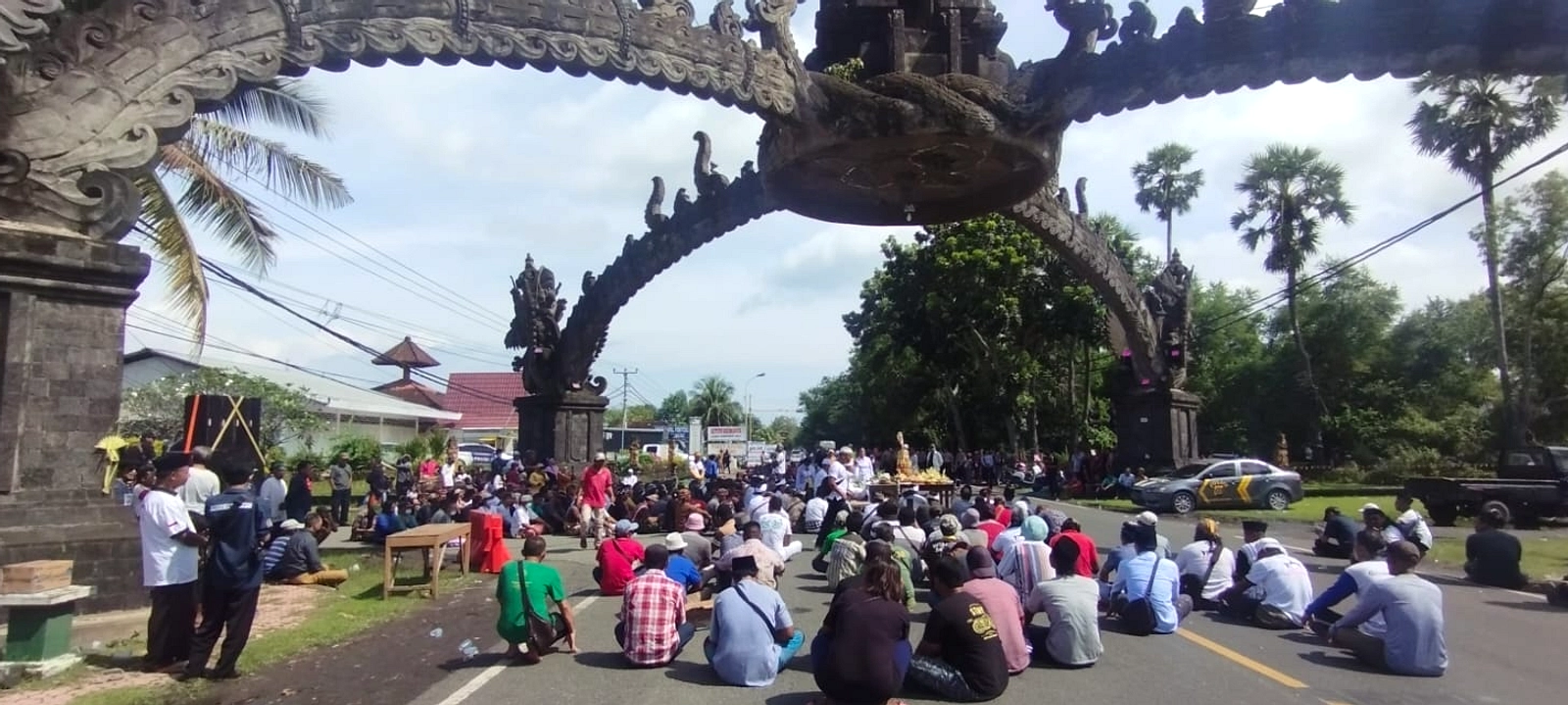 Bus dan Truk Masuk Gang sempit Gilimanuk, Warga Batal