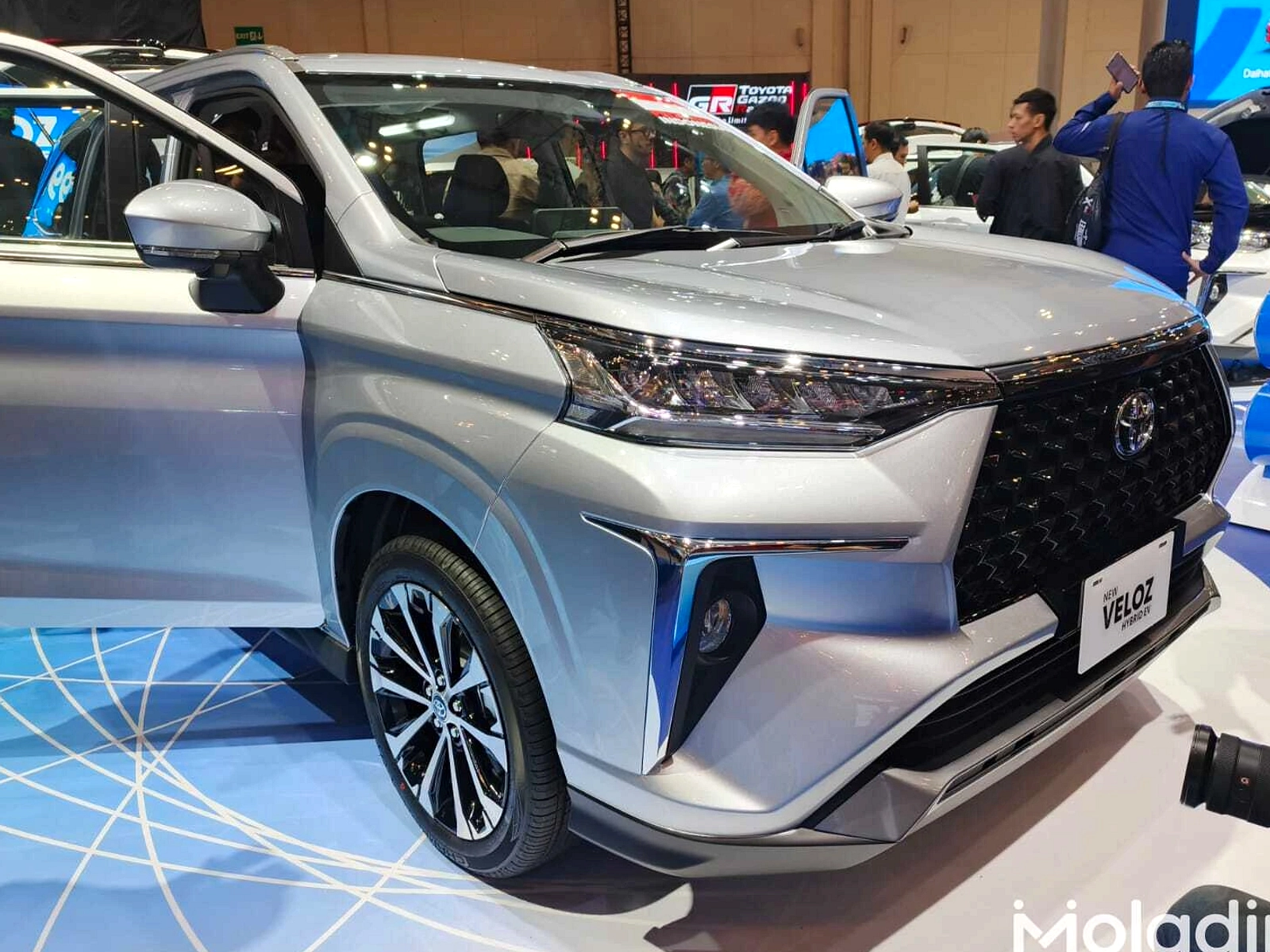 BYD M6 DM Rp298 Juta, Harga Dekat Toyota Veloz Hybrid