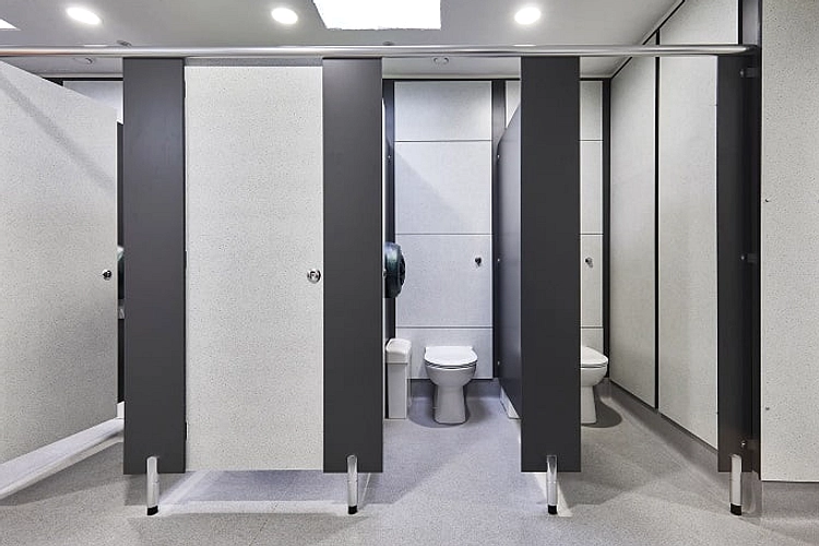 Celah Pintu Toilet: Bukan Cacat Desain, Tapi Solusi