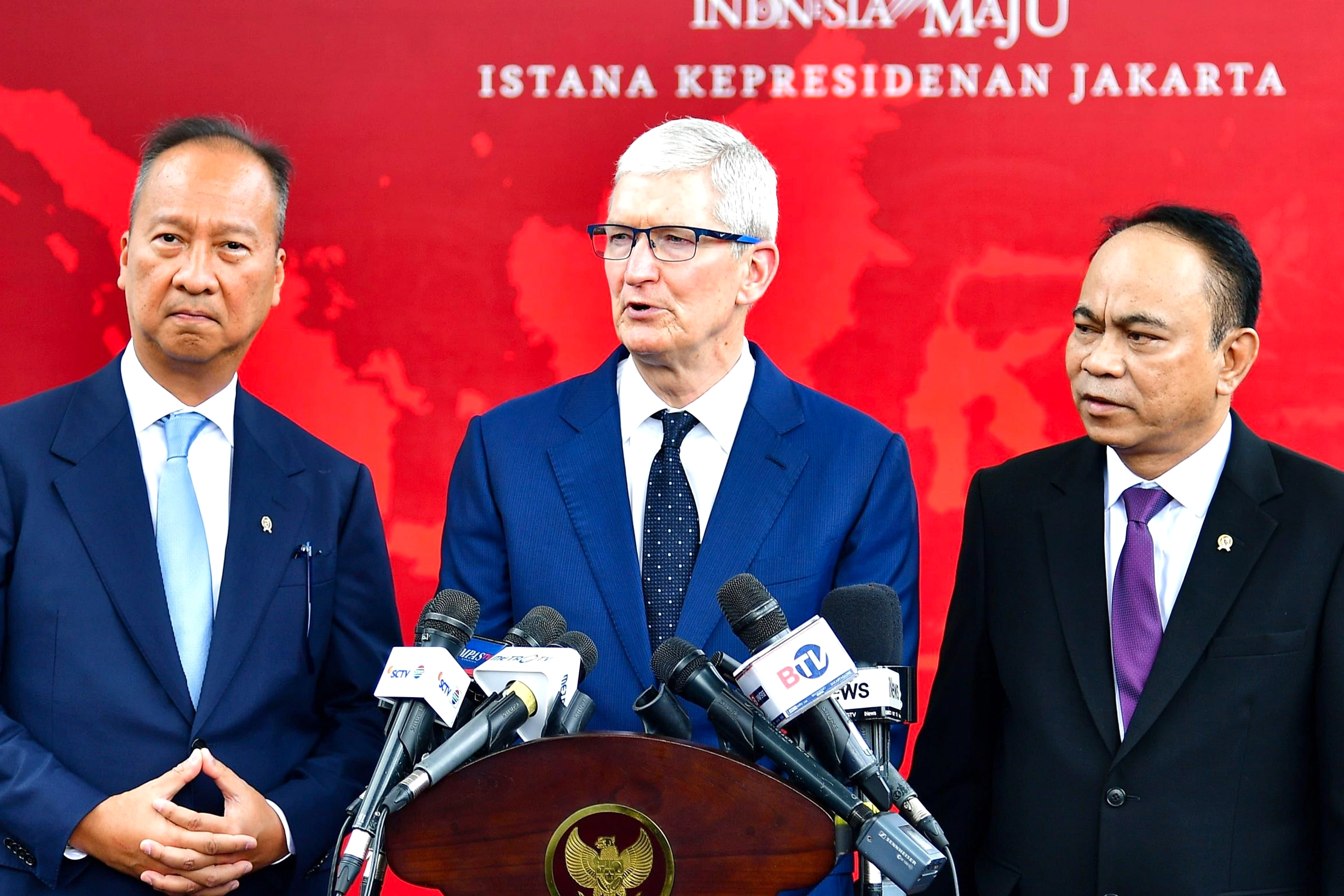 Cook kunjungi Chengdu, Apple Rayakan 50 Tahun di China