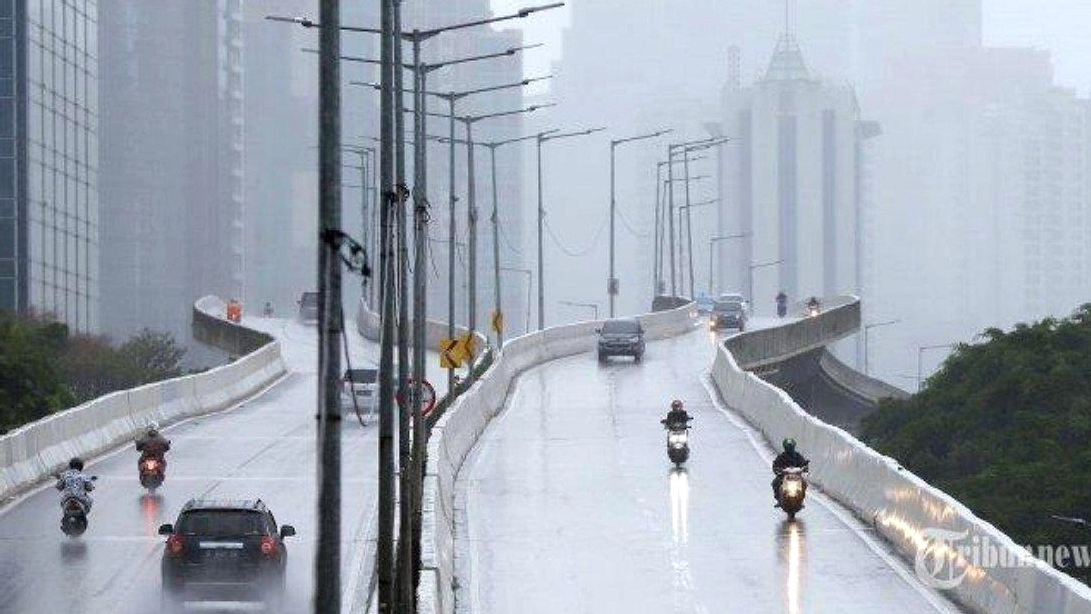 Cuaca Bandung 12/4/26: Hujan Ringan, Suhu 19-28°C, Pagi sore