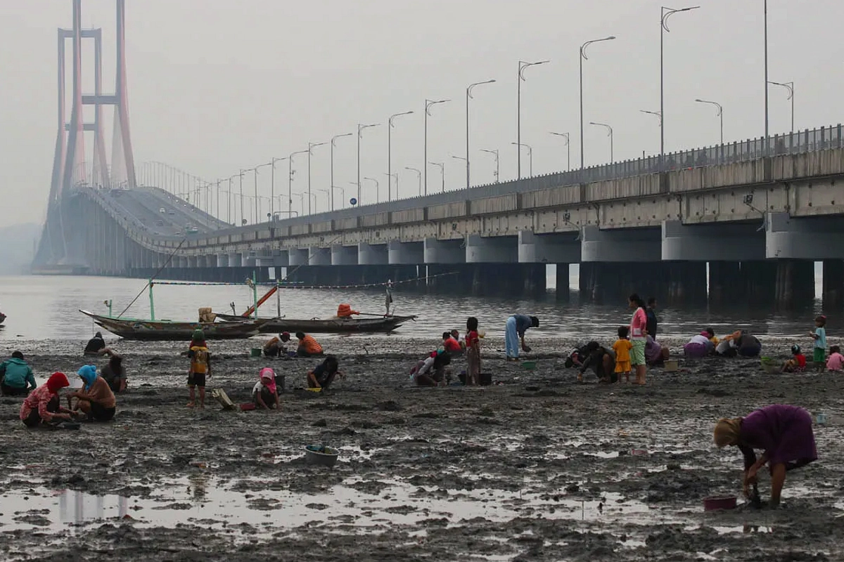 Cuaca Jawa Timur 19 April: Berawan, Hujan Ringan, Tinggi
