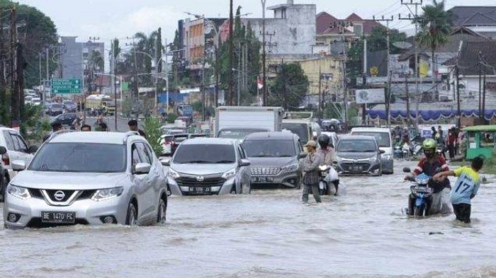 Cuaca Sumatera Selatan 5/4: Hujan Ringan, Empat Lawang Petir