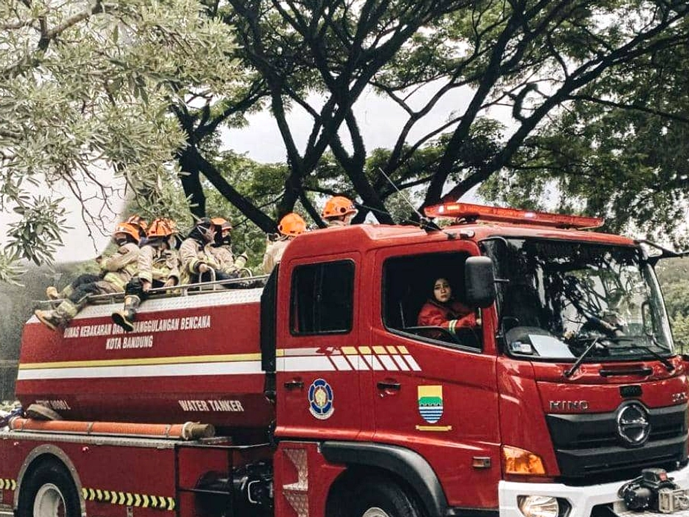 Damkar Bandung Antar Anak Berkebutuhan Khusus ke RSJ