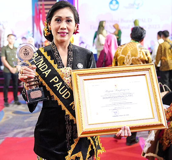 Dayu Surya Terima Sertifikat HKI Inovasi PAUD Gianyar