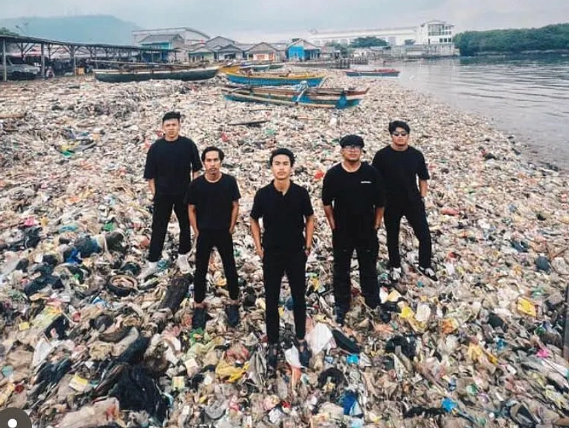 Debit Sungai Cikeruh Menyusut, Petani Cemas