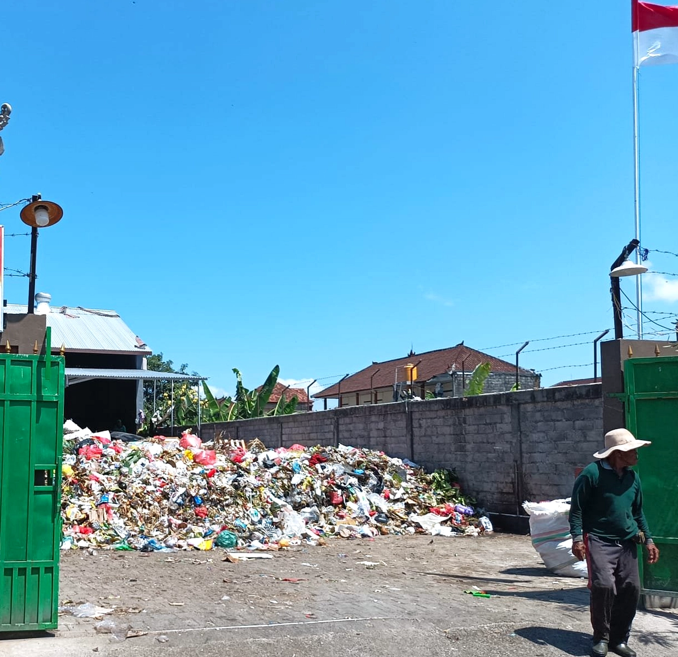 Demo SSB Minta TPA Suwung Terbuka Tanpa Batas Sampah Bali