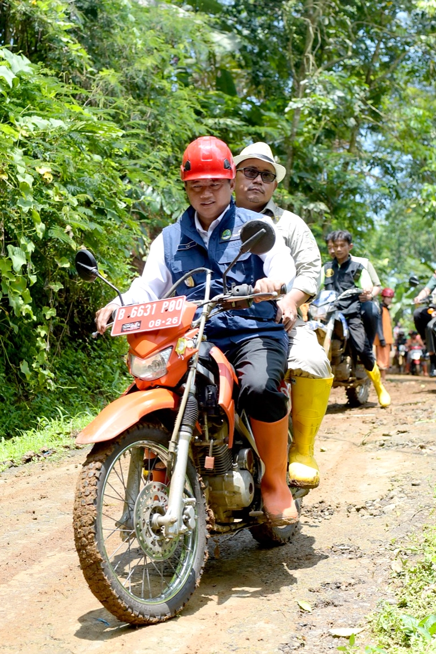 Desa Sukaraharja Cianjur Jadi Tertinggal, Jalan Rusak