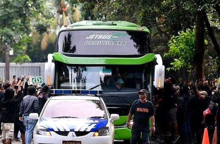 DFB Bagi Biaya Bus 600 Penggemar ke Stadion MetLife