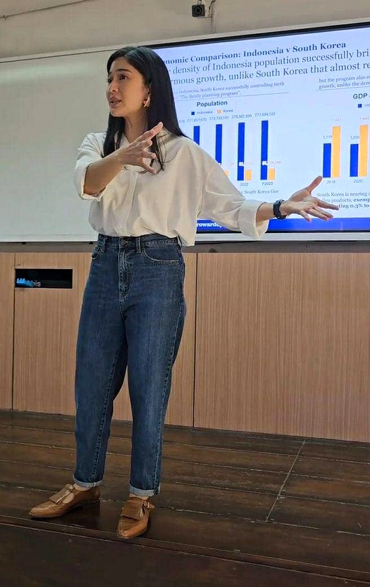 Dian Sastro Bukan Dosen Tetap UI