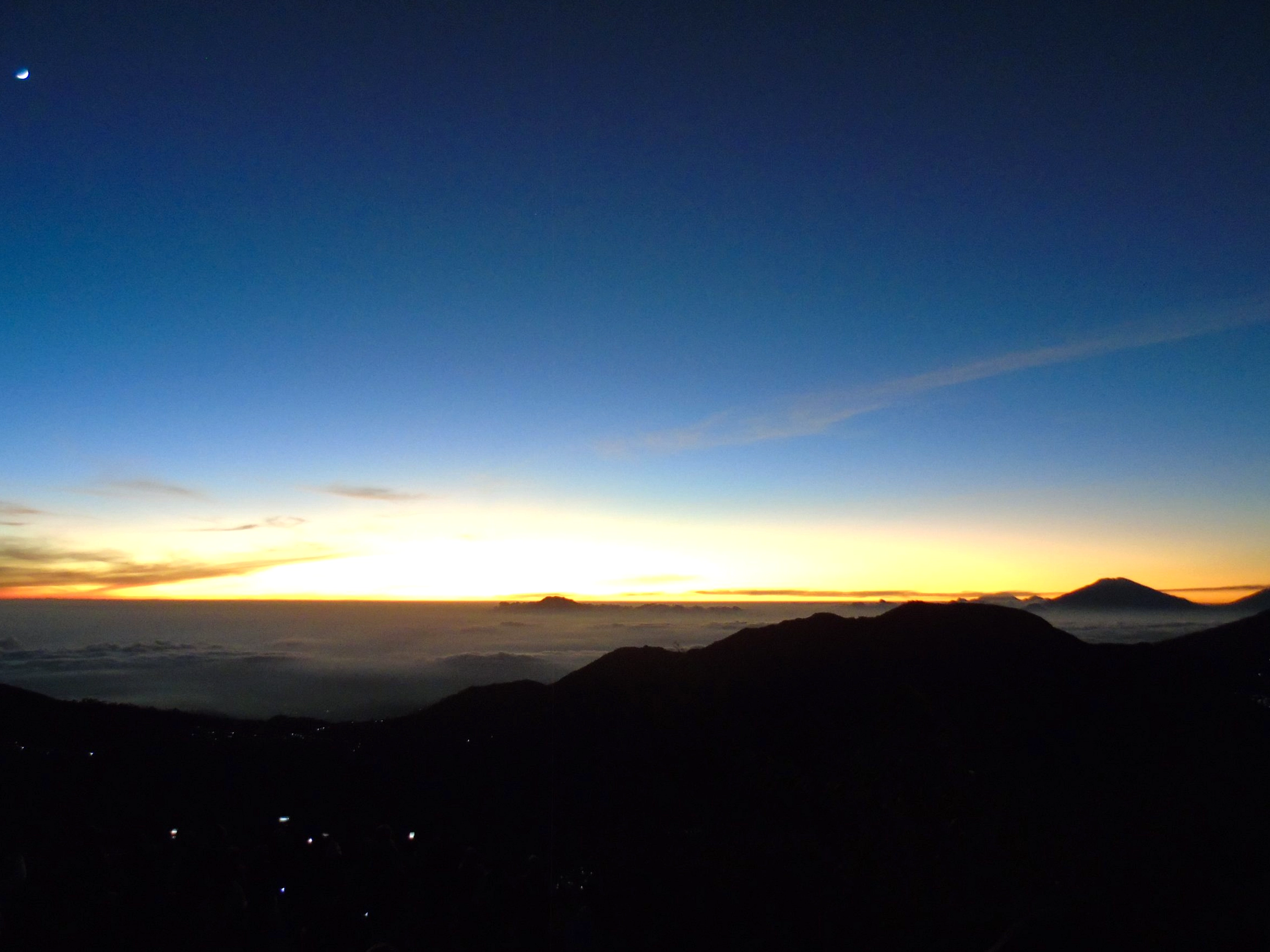 Dieng: Kawah Aktif dan Tradisi Anak Bajang di Jawa Tengah
