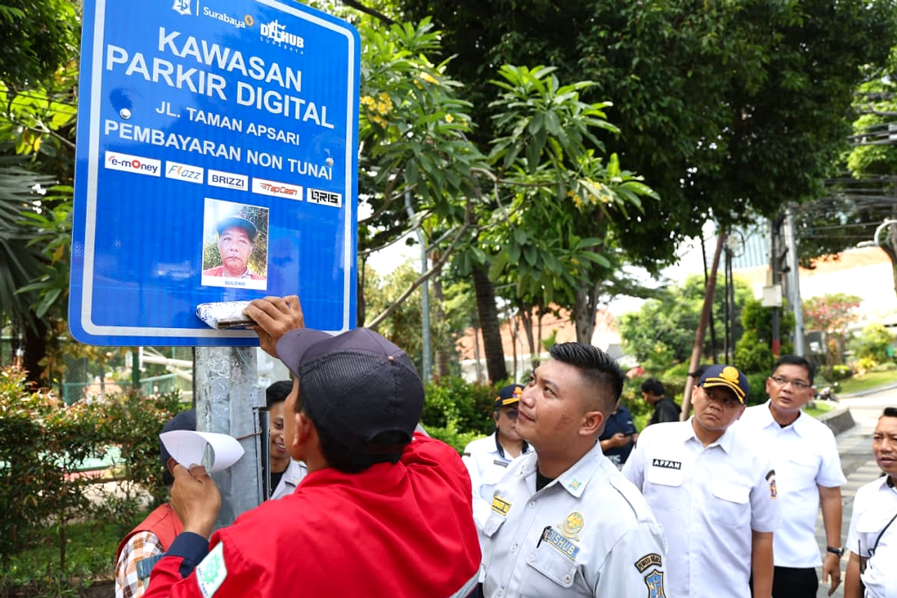 Dishub Surabaya Pasang Foto Jukir di Rambu Parkir TJU