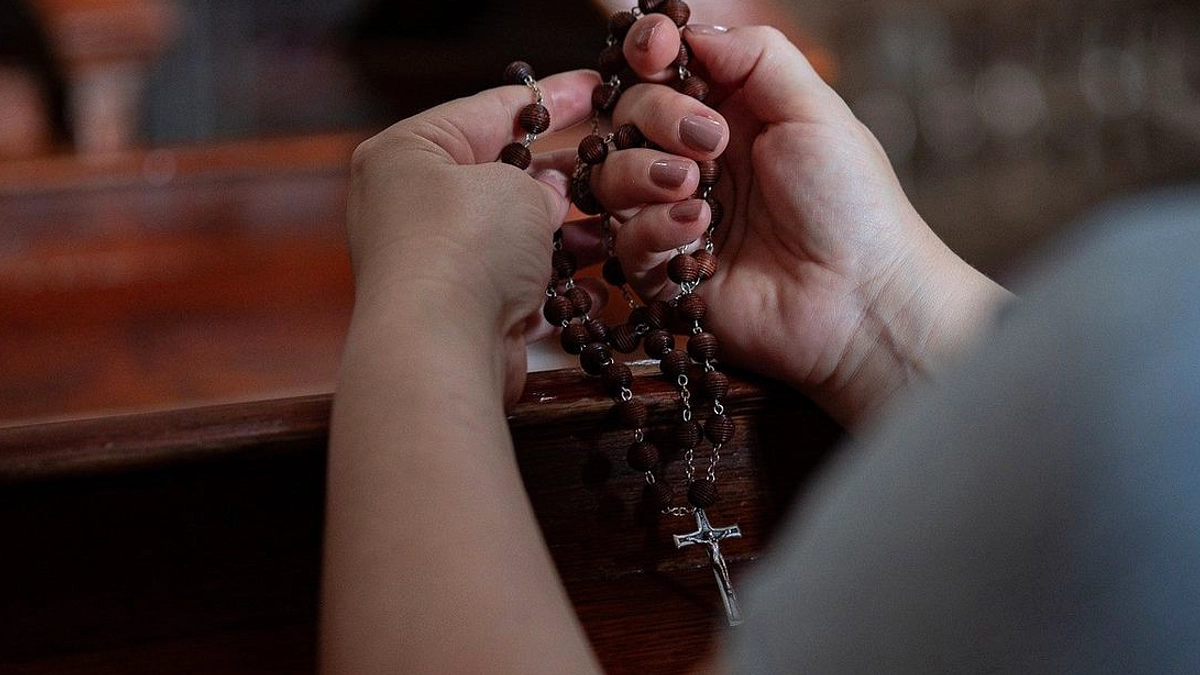 Doa Rosario Minggu 19 April 2026: Permohonan Bunda Maria