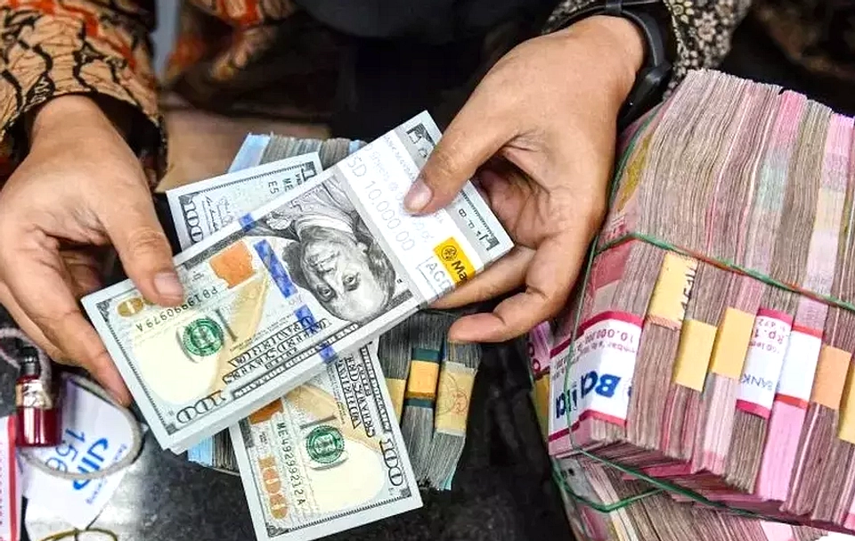 Dolar AS Menurun Rp 16.975, Rupiah Tetap Stabil di Pasar