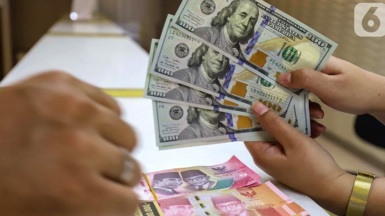 Dolar AS Tembus Rp 17.900, Rupiah Terus Tertekan