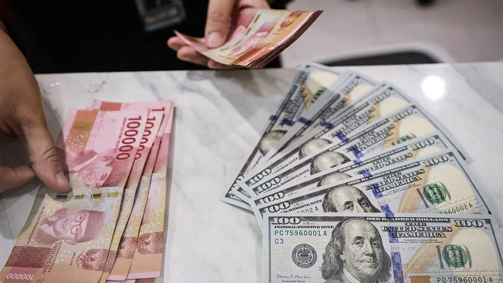 Dolar Kembali Menguat ke Rp 17.934