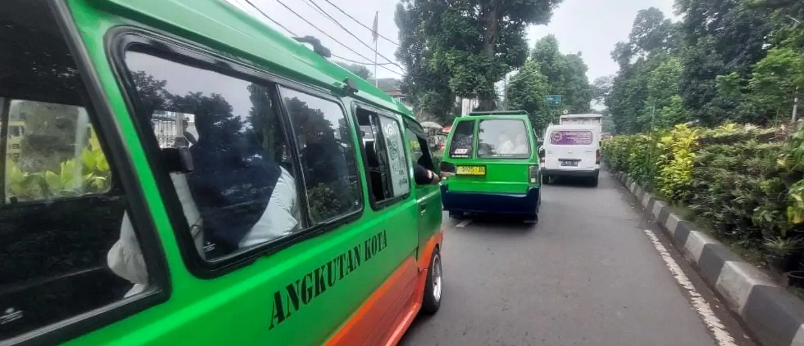 DPRD Desak Penertiban Angkot Tak Layak Jalan
