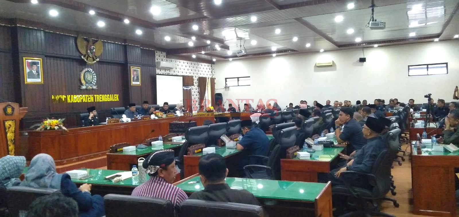 DPRD Trenggalek Sahkan LPJ APBD 2025 Jadi Perda
