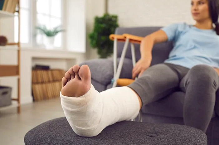 Dr. Charles: Imobilisasi Langkah Pertama Menangani Patah Kaki