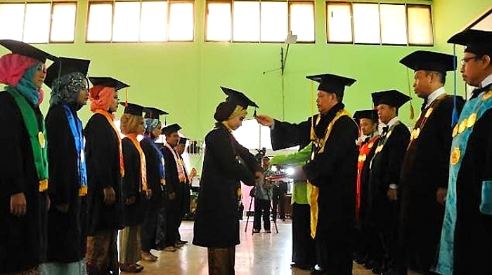 Driver Ojek Jadi Wisudawan Terbaik UIN Walisongo 2026