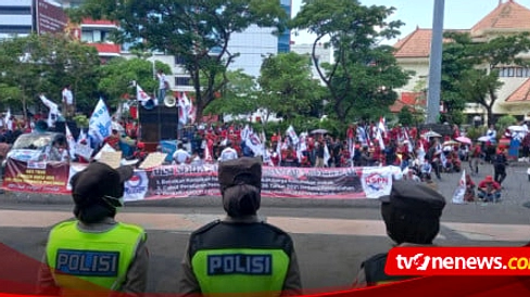 Driver Ojek Online Demo Jalan Pahlawan Minta UU Transportasi