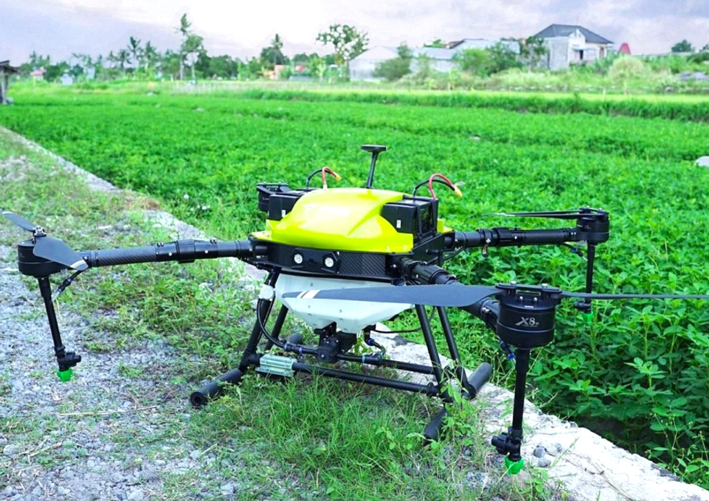 Drone Sprayer Uji Coba Pertanian Modern di Sumodikaran
