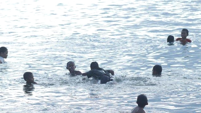 Dua Kakak-Adik Tenggelam di Pantai Manado