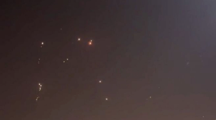 Dua Kapal Diduga Kena Rudal di Selat Hormuz