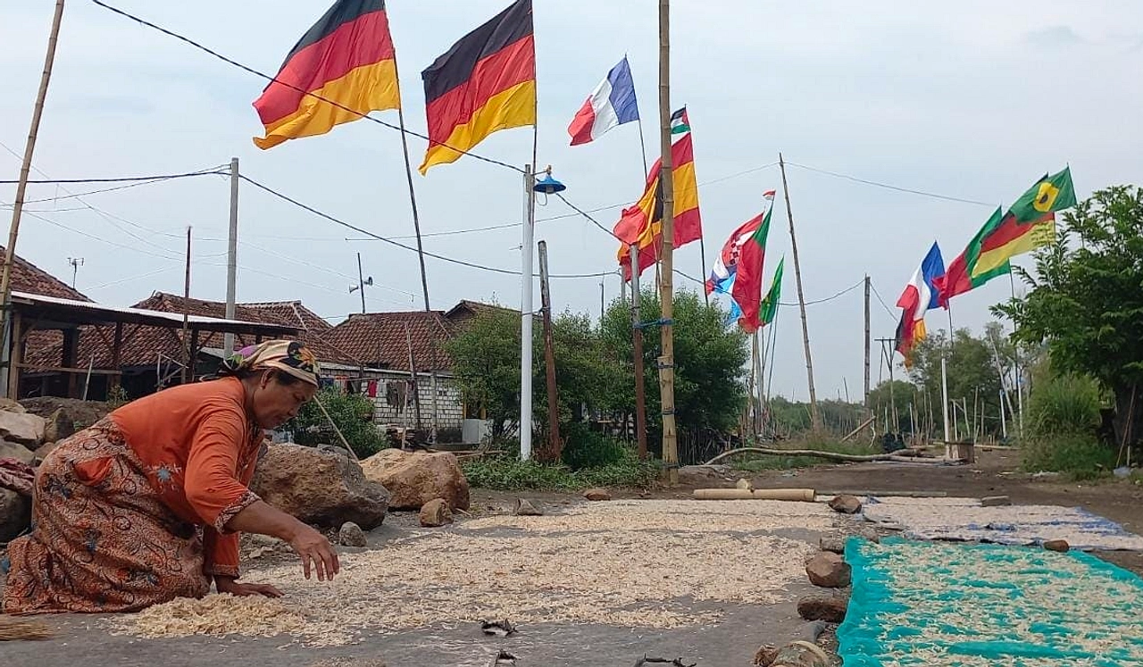 Dusun Mayang di Pamekasan Berubah Jadi Miniatur Piala Dunia