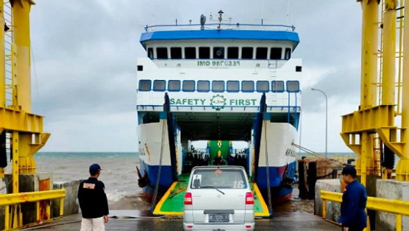 Dwi Irianto: Kapten Ferry 26 Tahun, Lebaran Selamat di Laut