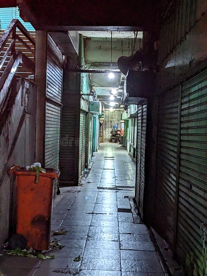 Edi Jaya Servis: Pasar Genteng Tempat Nostalgia Elektronik
