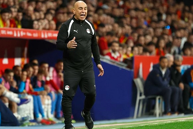 EFA Perpanjang Kontrak Hossam Hassan Empat Tahun
