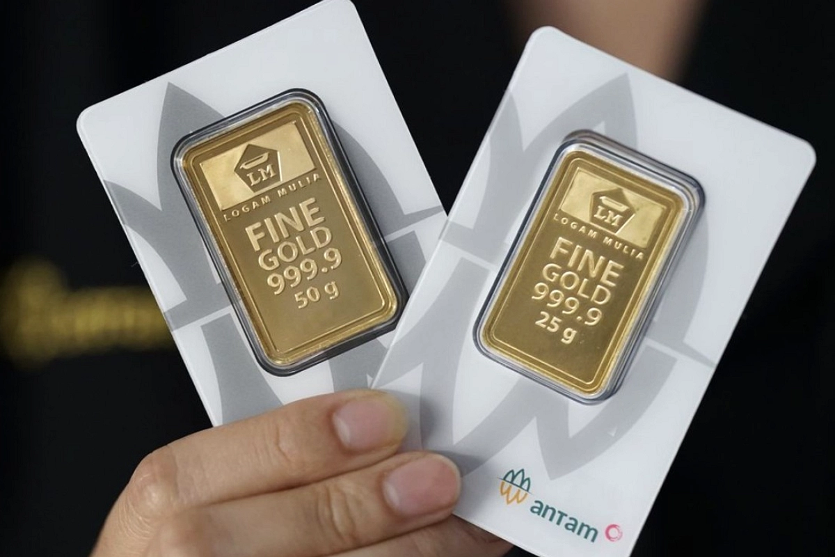 Emas Turun di Tengah Konflik Timur Tengah, Dolar Jadi Pilihan