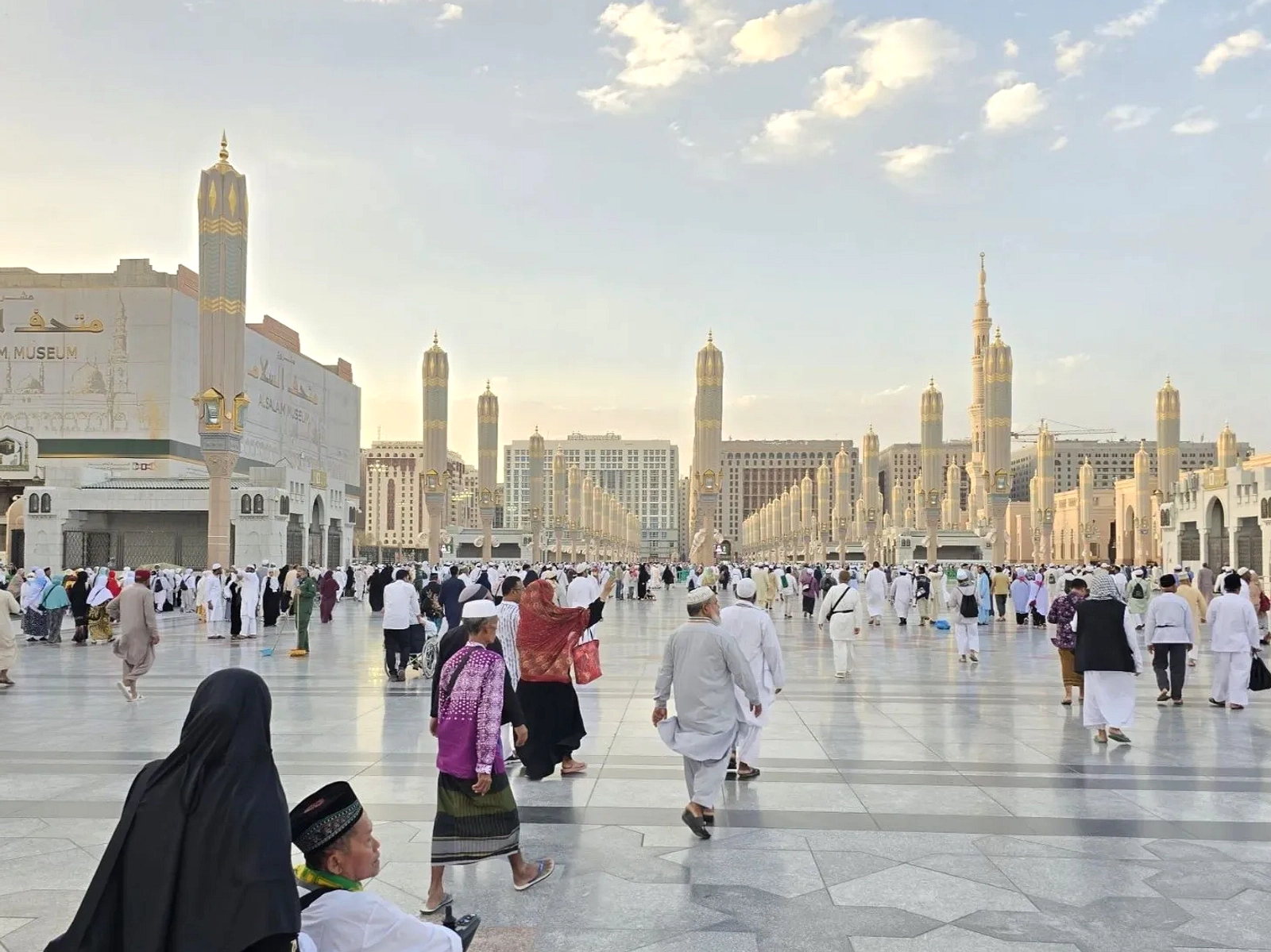 Embarkasi Solo Kirim 13.305 Jemaah ke Saudi, 24 di Saudi