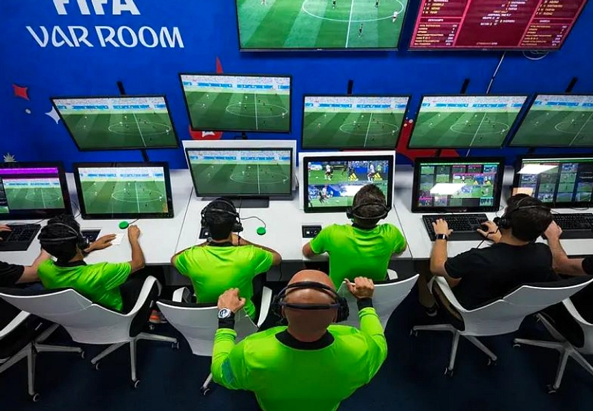 Embolo Korban Pertama Aturan VAR 'Mistaken Identity'
