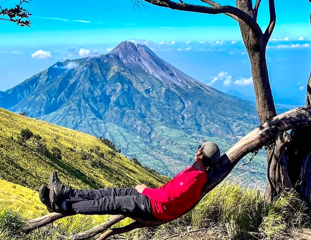 Embun Beku di Puncak Merbabu, Suhu Sentuh Minus 1 Derajat